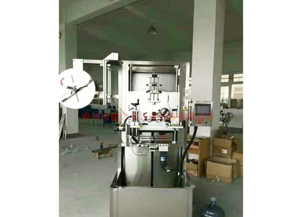 Trapping labeling machine